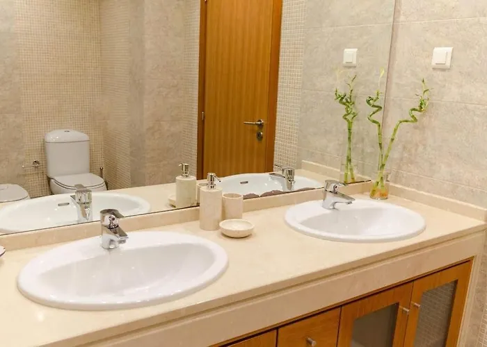 Guestready - Sleek W/ Balcony In Graca Appartement *