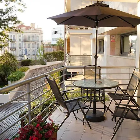 Guestready - Sleek W/ Balcony In Graca Apartamento